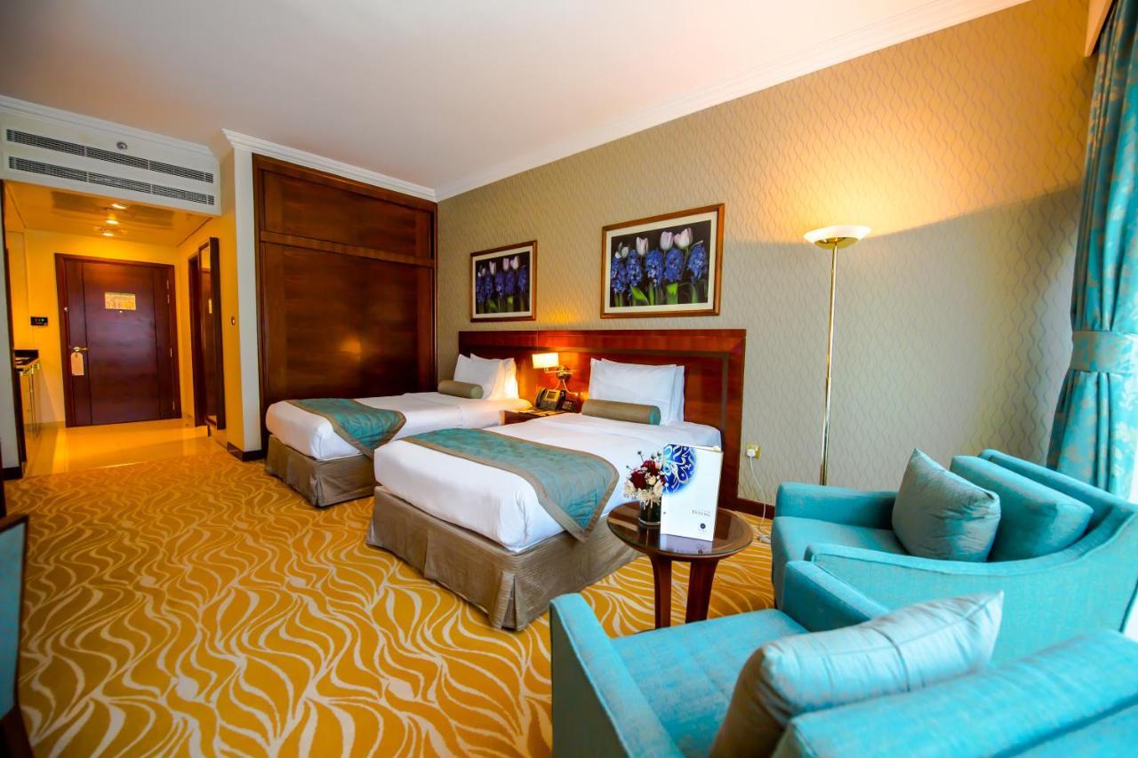 Grand Mercure Majlis Residences Abu Zabi Zewnętrze zdjęcie A room at the hotel