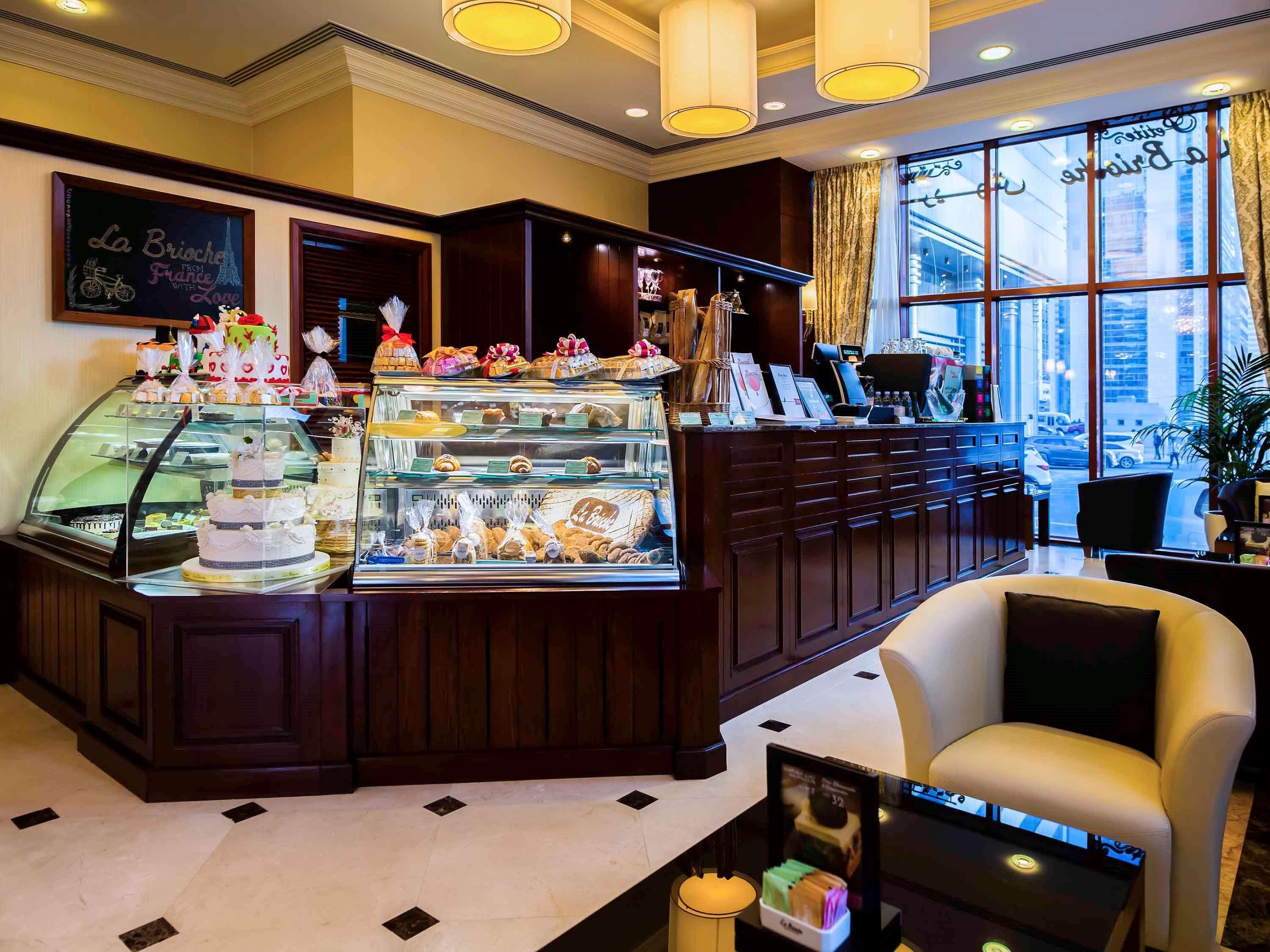 Grand Mercure Majlis Residences Abu Zabi Zewnętrze zdjęcie The Café