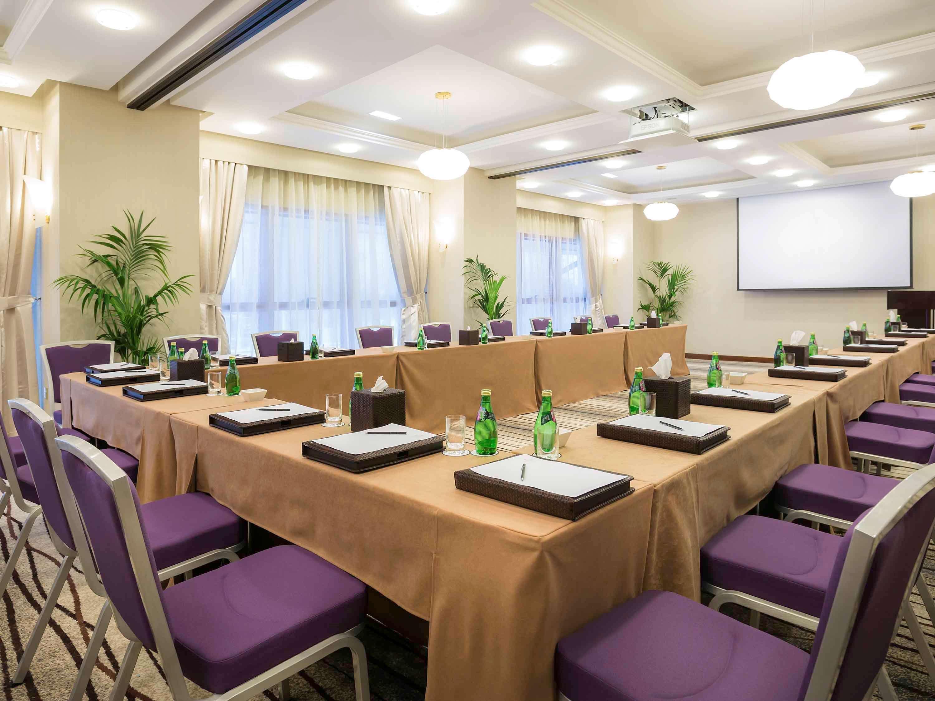 Grand Mercure Majlis Residences Abu Zabi Zewnętrze zdjęcie Meeting room