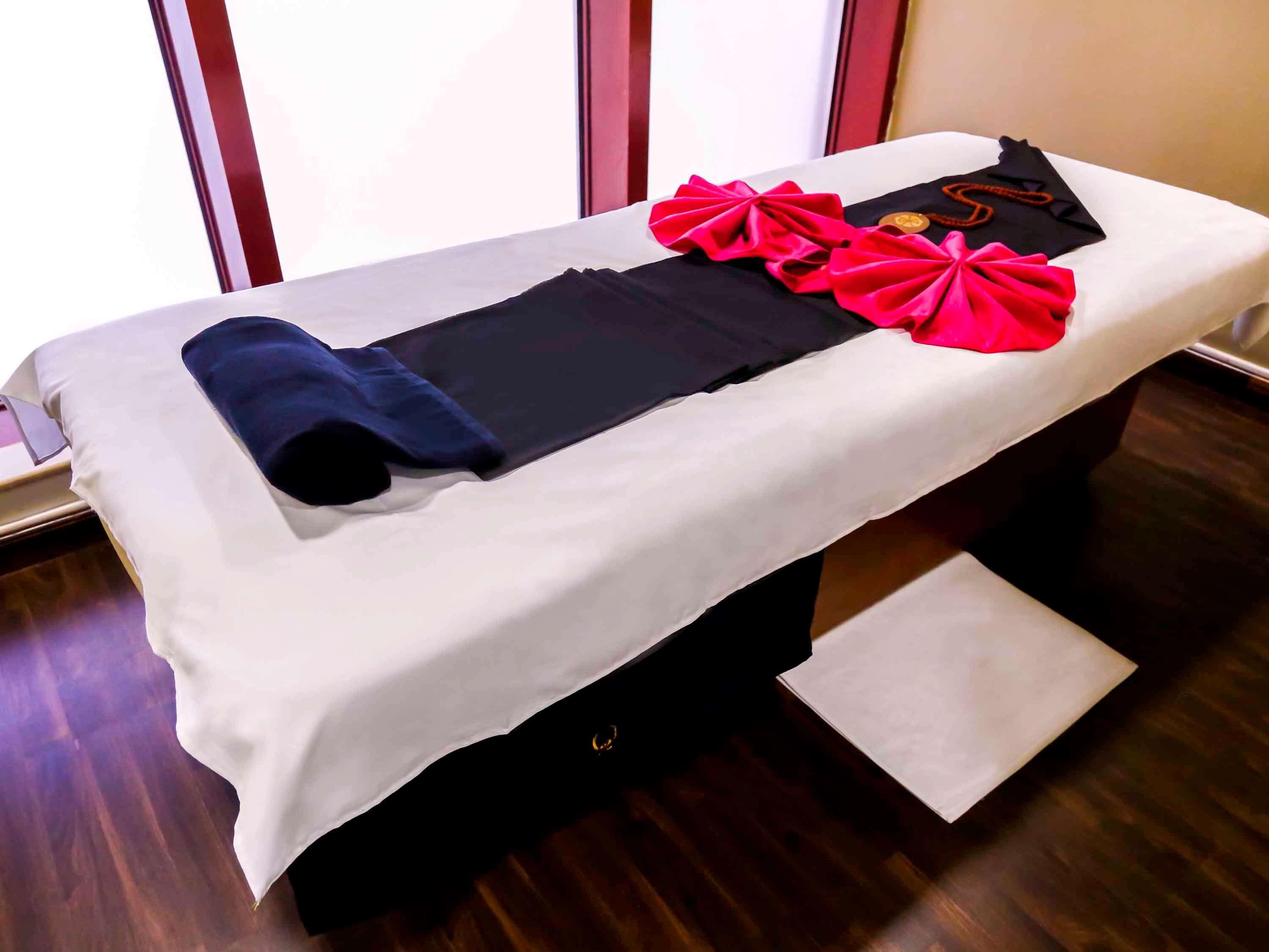 Grand Mercure Majlis Residences Abu Zabi Zewnętrze zdjęcie A massage table