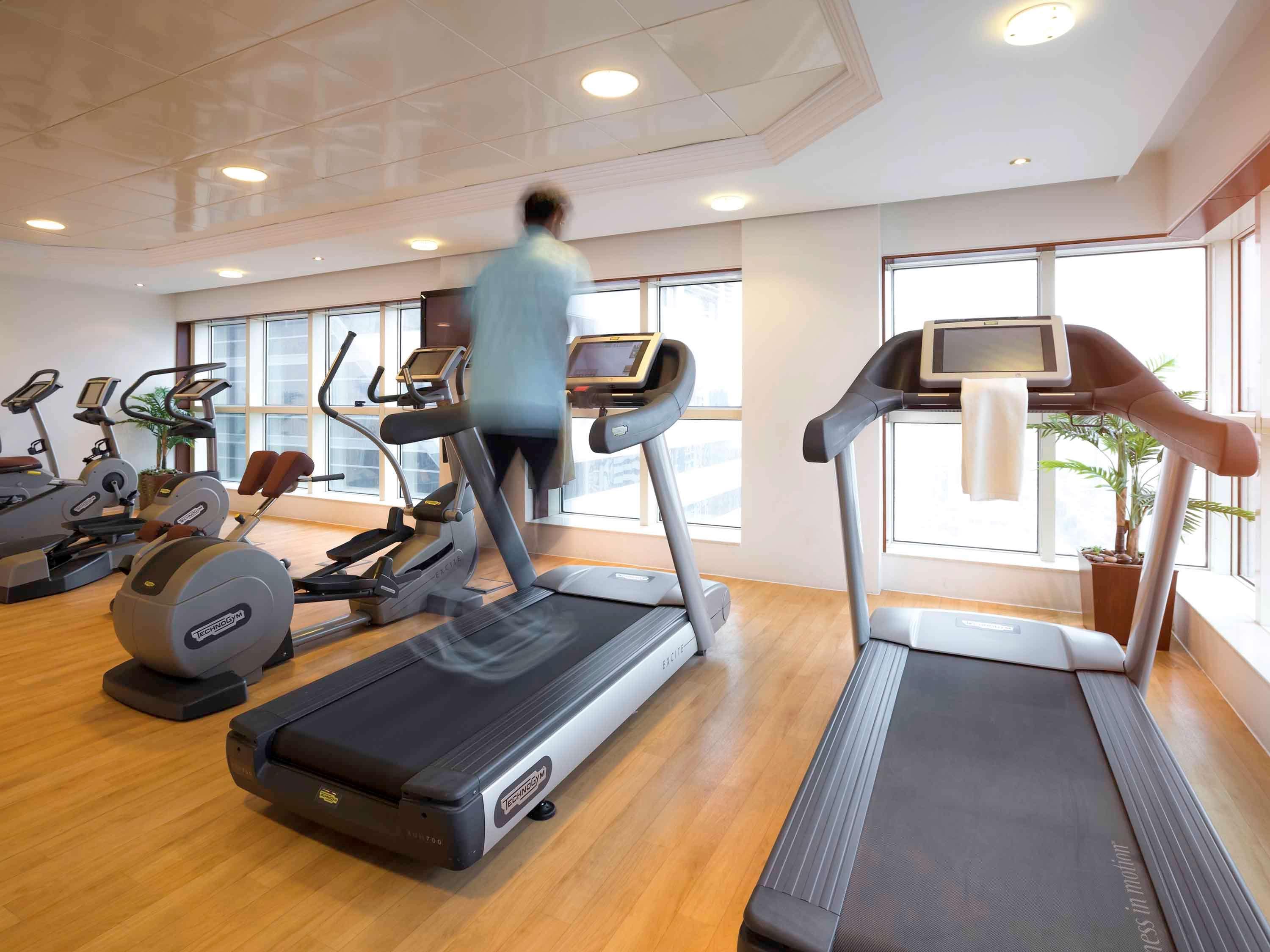 Grand Mercure Majlis Residences Abu Zabi Zewnętrze zdjęcie A treadmill
