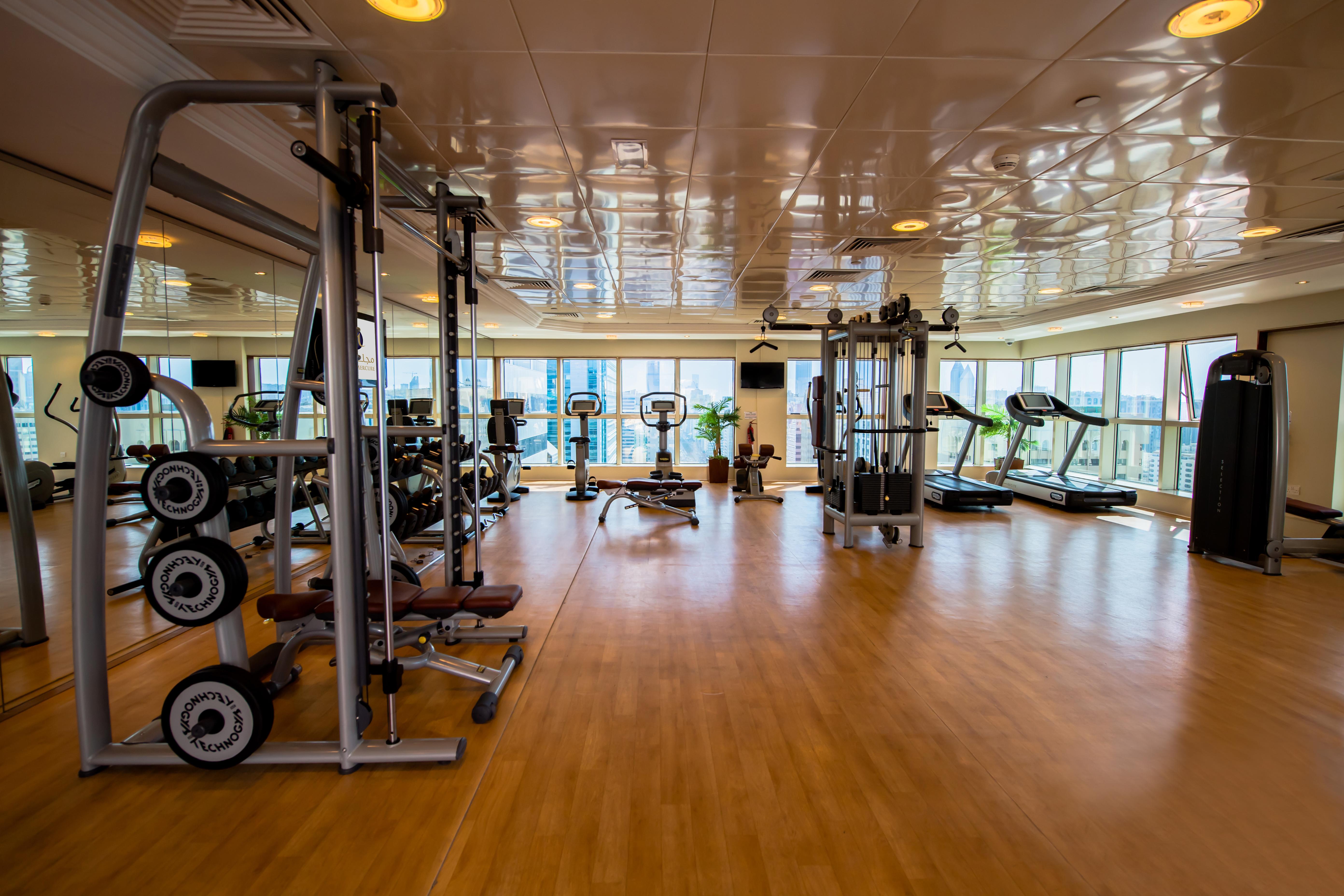 Grand Mercure Majlis Residences Abu Zabi Zewnętrze zdjęcie A gym in a hotel