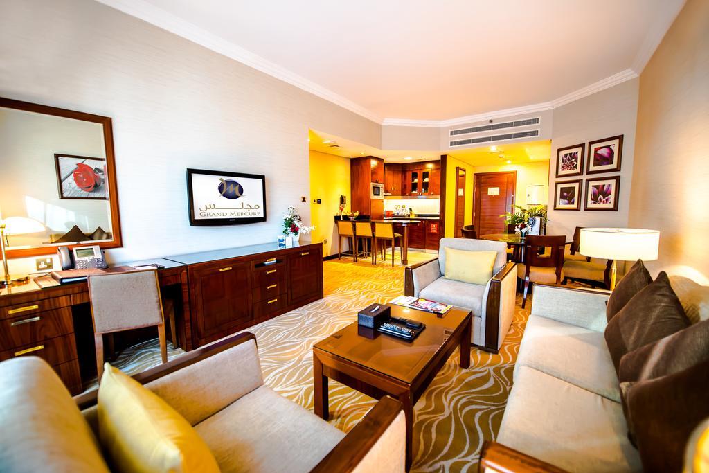 Grand Mercure Majlis Residences Abu Zabi Zewnętrze zdjęcie A suite at Jumeirah Creekside