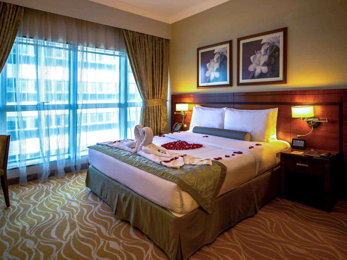 Grand Mercure Majlis Residences Abu Zabi Zewnętrze zdjęcie A bedroom at the hotel
